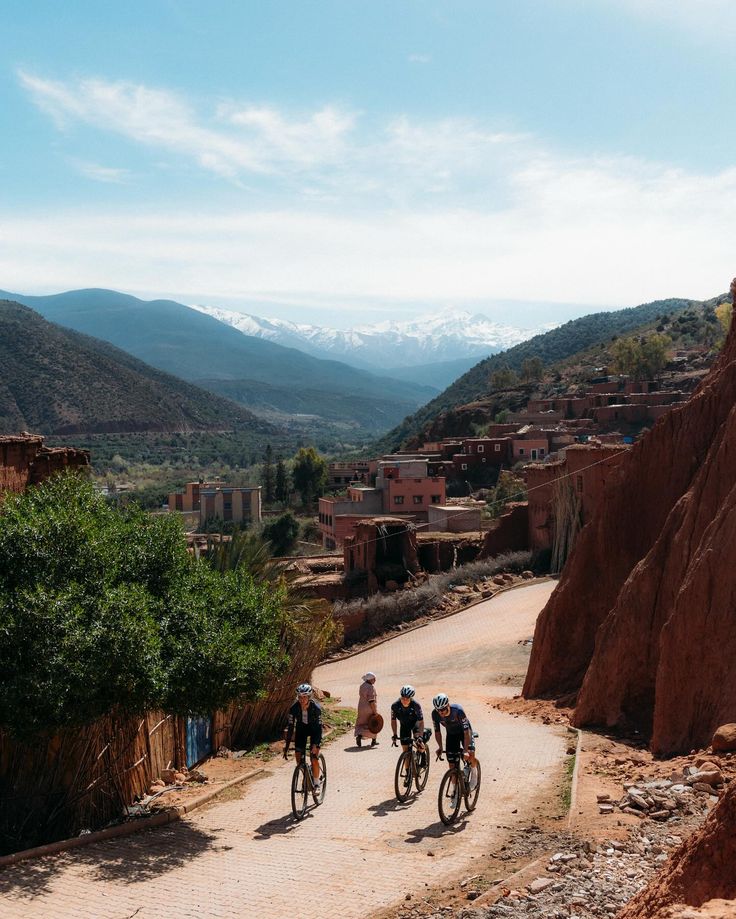 Marrakesh to Ouarzazate by bike 🔄 through the eyes of the best @chiara_redaschi