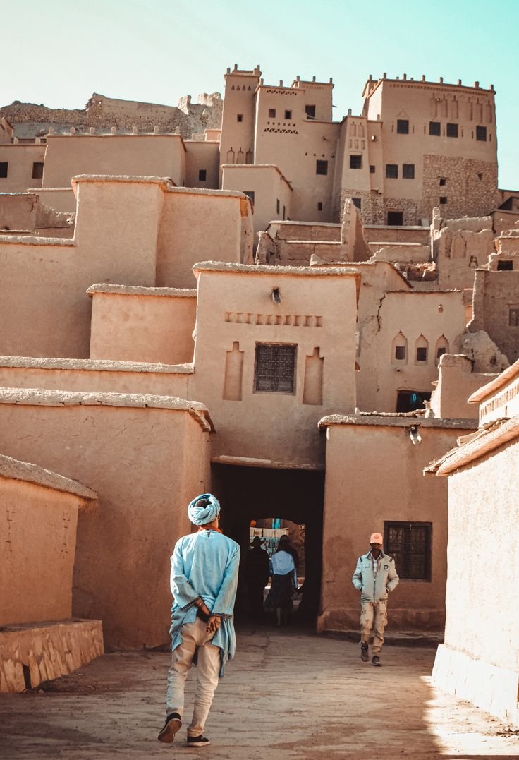Ouarzazate est une ville au sud des montagnes du…